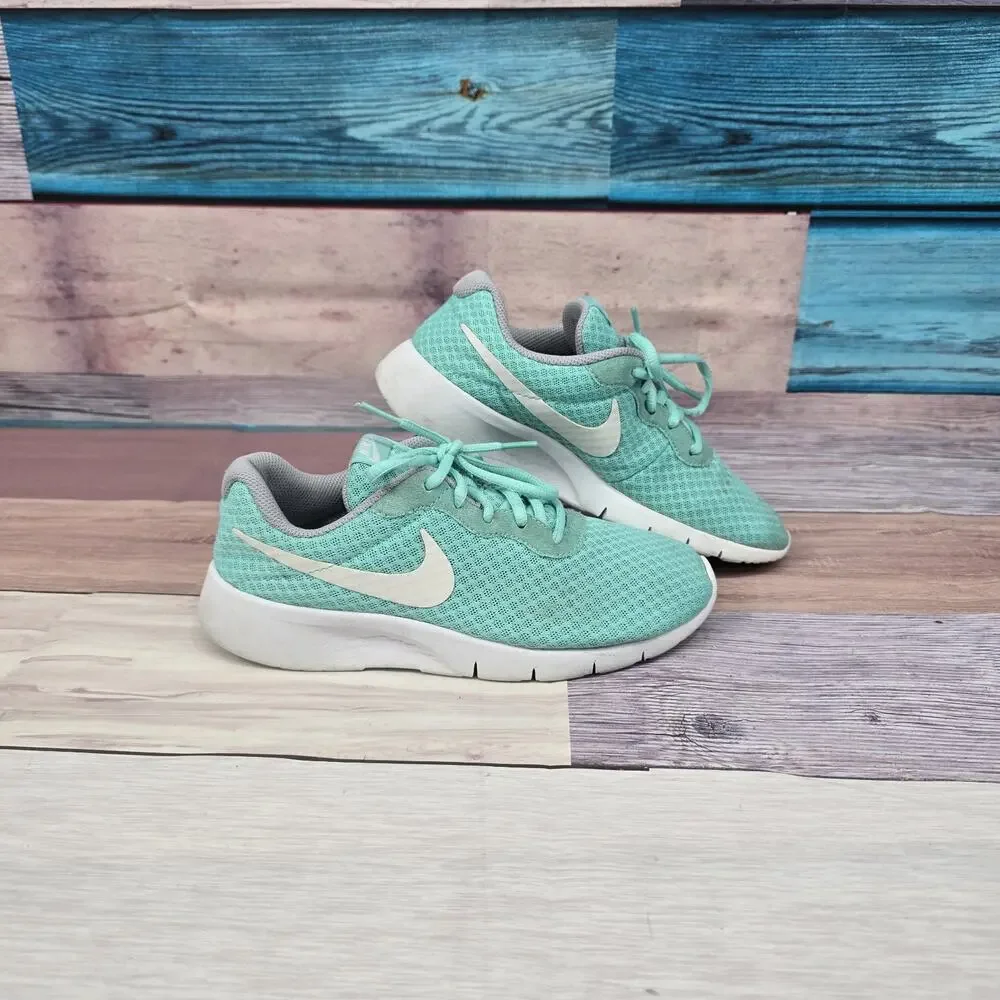 Nike Girls Tanjun GS Youth Size 6Y Turquoise 818384 311 Mint Green Teal White